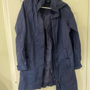 Lululemon Rain Jacket - UNSURE OF SIZE